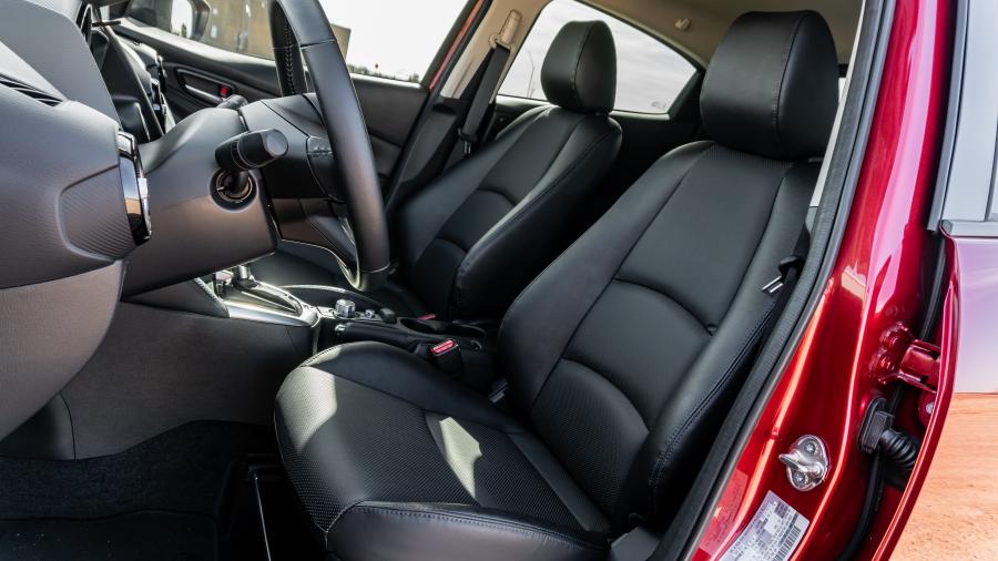 Интерьер Toyota Yaris XLE Hatchback 2019 года  (NA) (фото 23 из 40)